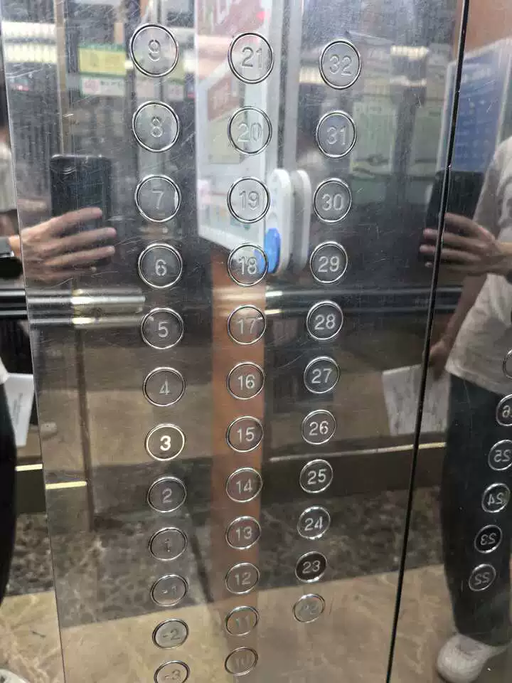 广东省深圳市罗湖区文锦中路东北侧合正荣悦府一期2栋306房产缩略图 5
